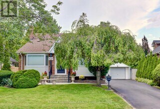 Building Photo - 1493 Briarwood Crescent