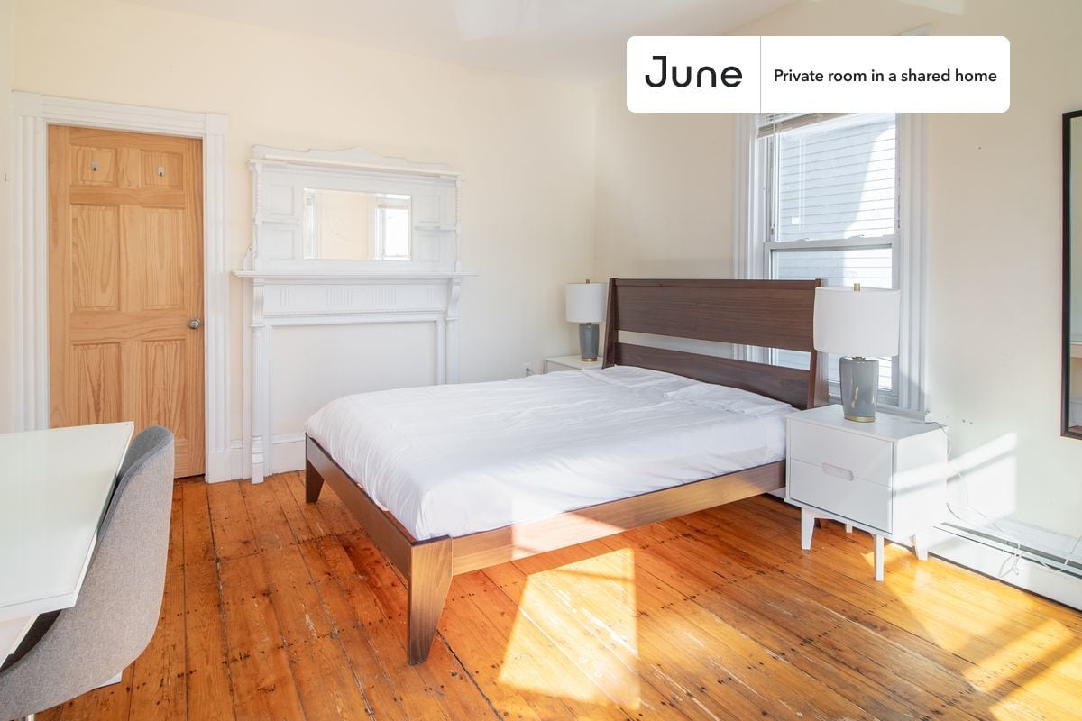 Foto principal - Room in Shared 5 bed/1 bath home