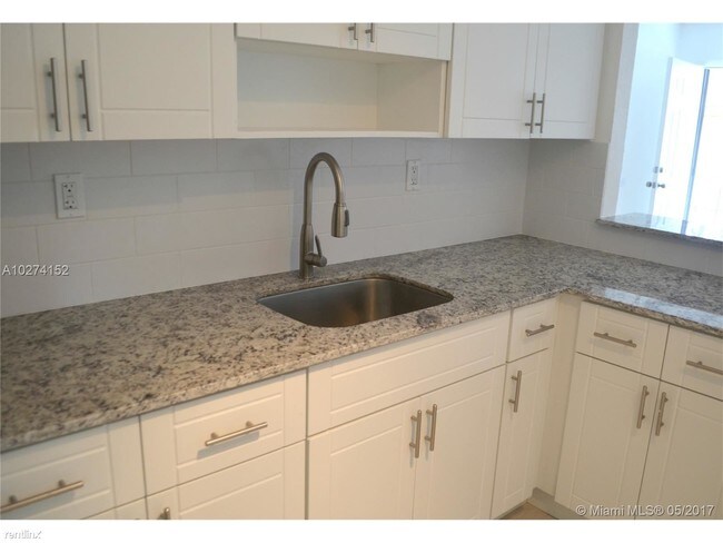 Building Photo - 548 NE 66th St