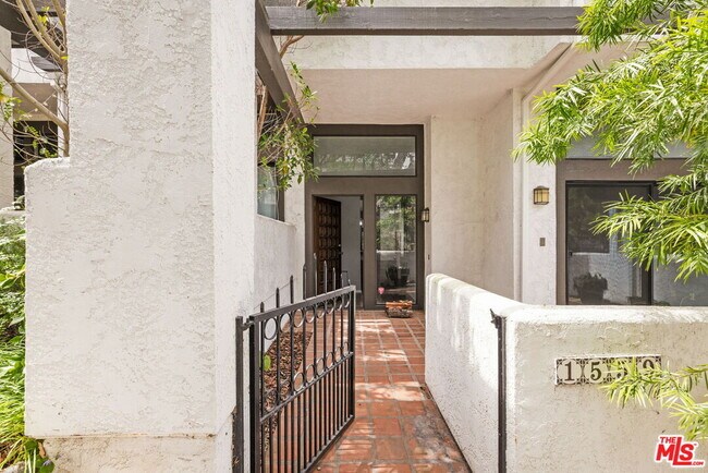 Foto del edificio - 1559 Palisades Dr