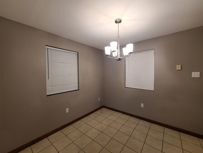 Foto del edificio - 3308 Pakenham Dr