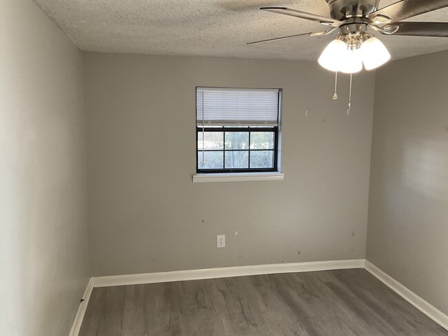 Building Photo - 116 Plaza Dr
