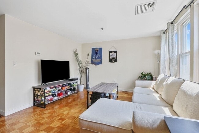 Photo - 128 Tudor St Townhome