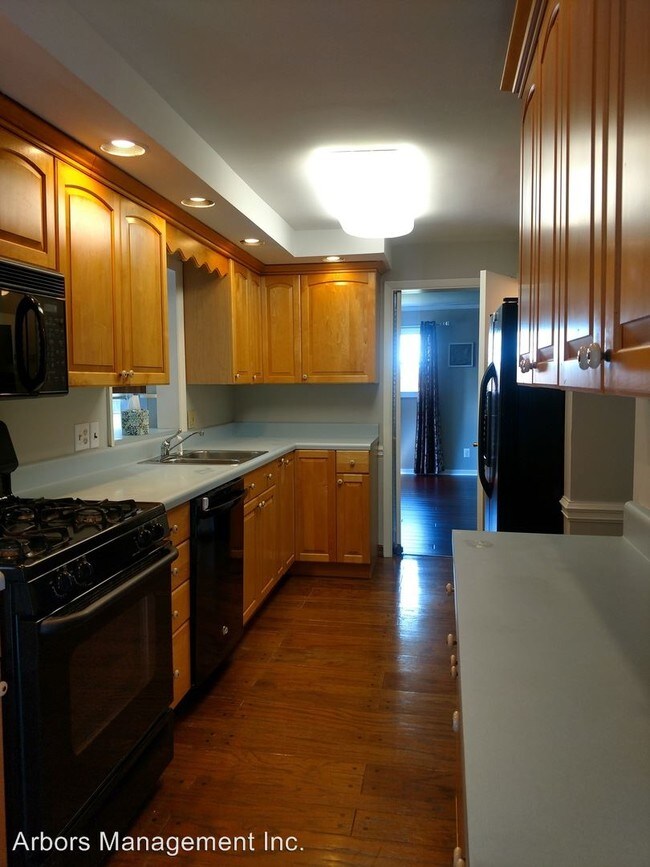 Building Photo - 2638 Lindenwood Dr