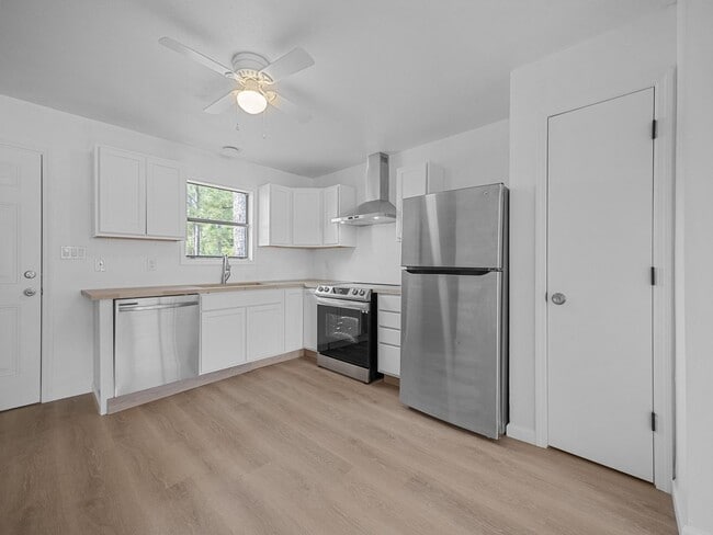 Building Photo - Ravenwood Apartments!!