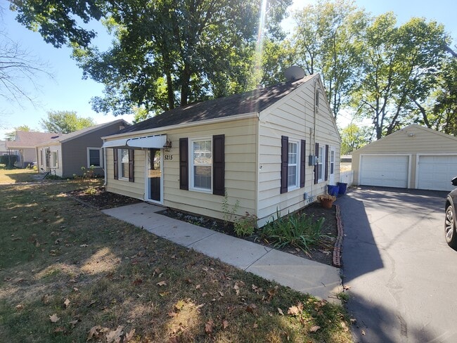 Foto del edificio - 5215 N Glen Elm Dr