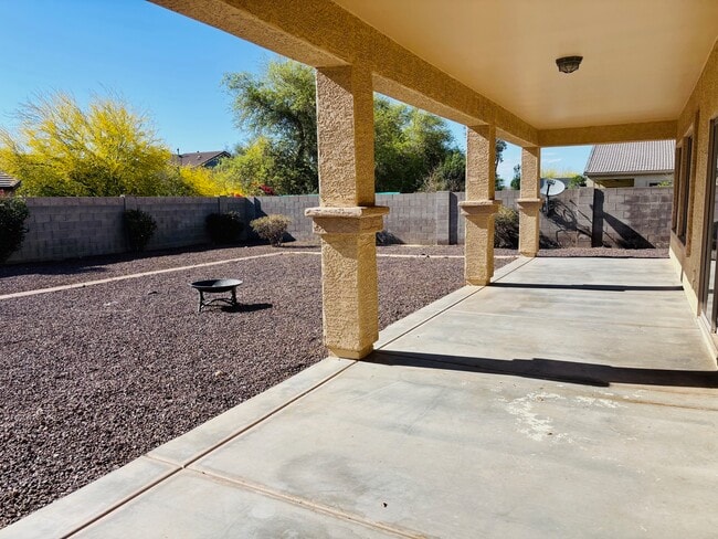 Building Photo - 7320 S 15th Dr