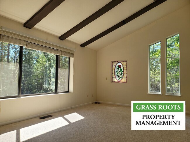 Building Photo - Beautiful Nevada City Home