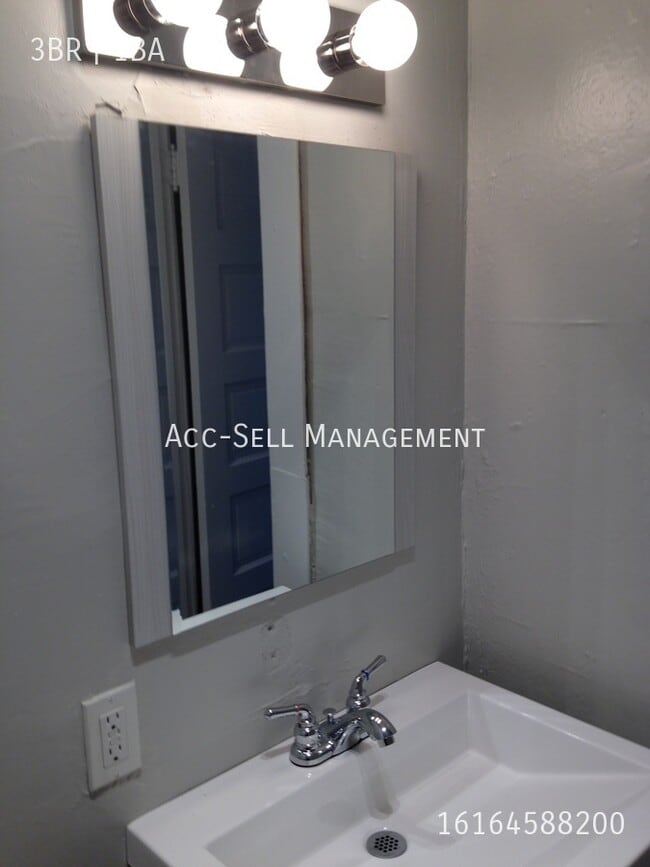 Foto del edificio - 956 Adams St SE