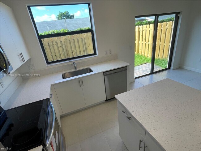 Foto del edificio - 3 br, 3 bath Townhome - 973 NE 211th St