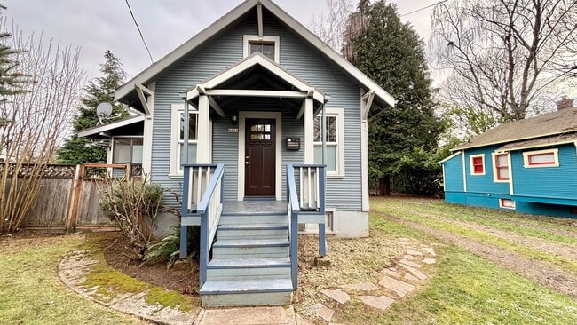 Foto del edificio - Character-Rich 1912 Home in North Portland – Spacious 2 Bed / 1 Bath