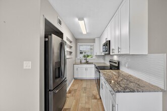 Building Photo - 83 Comares Ave