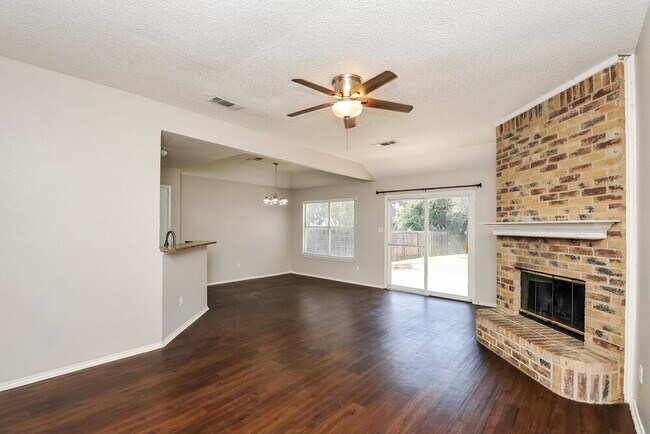 Foto del edificio - 1040 Glencrest Dr