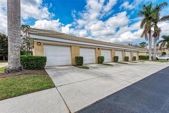 Building Photo - 6326 Grand Oak Cir