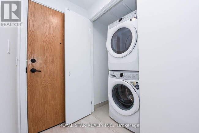 Photo du bâtiment - 7950-7950 Bathurst St