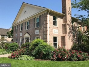 Building Photo - 4054 Norbeck Square Dr