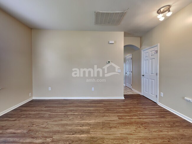 Foto del edificio - 400 Stoney Field Dr