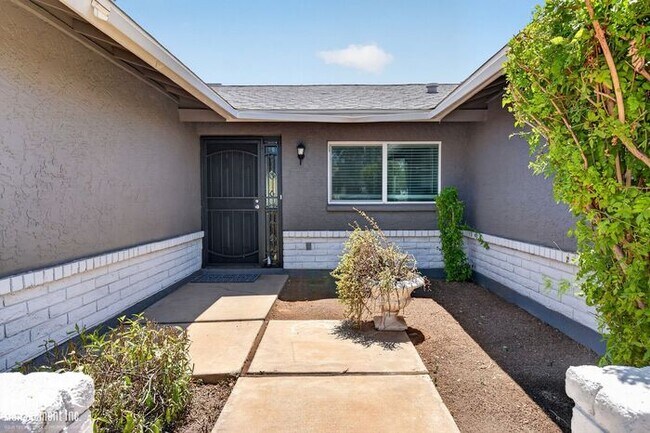 Foto del edificio - Beautifully Updated 4Bdm 2Ba Home with Den in Chandler!