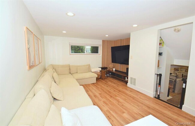 Foto del edificio - 51 Whitman Ave