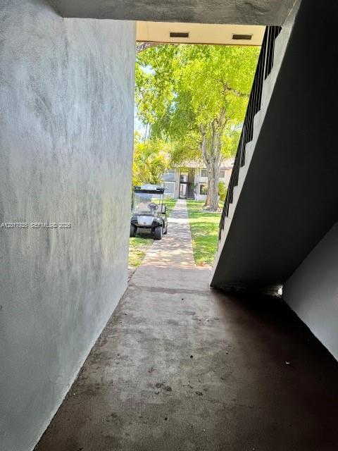 Foto del edificio - 380 E Laurel Dr