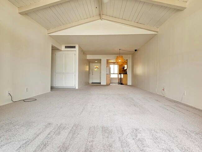 Building Photo - 1415 N Sunrise Way