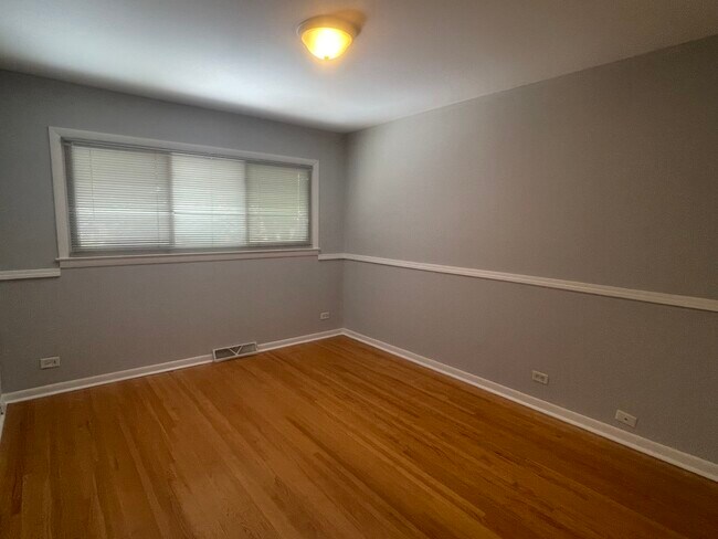 Building Photo - 14208 Drexel Ave