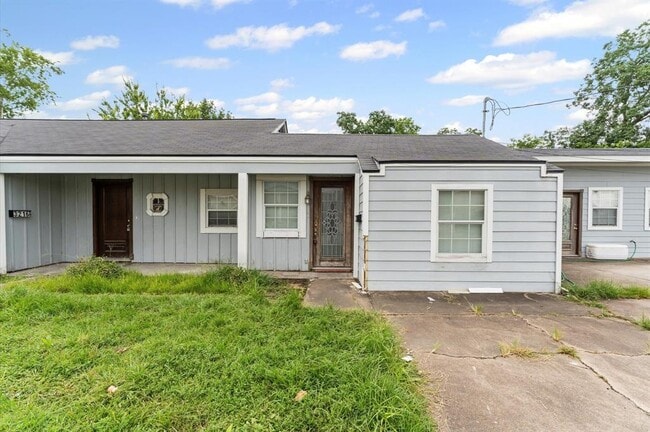 Building Photo - 3216 Avenue I