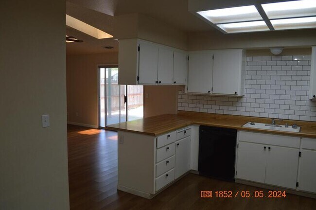 Building Photo - 1569 Grapevine Dr