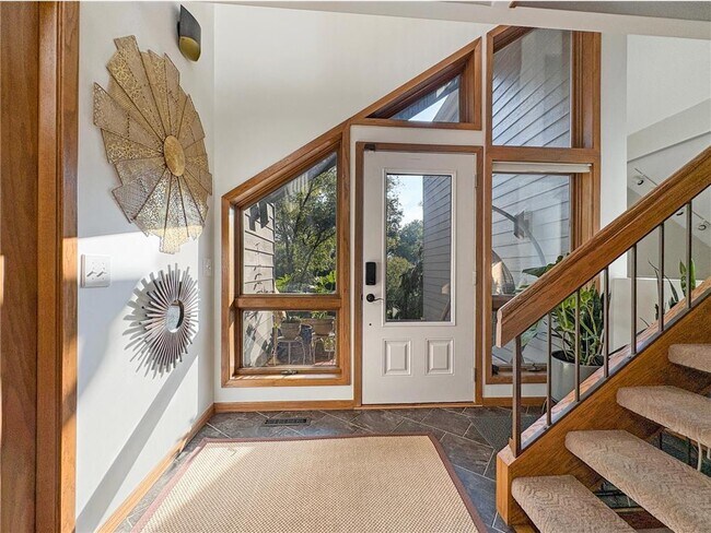 Building Photo - 13900 Hill Ridge Dr