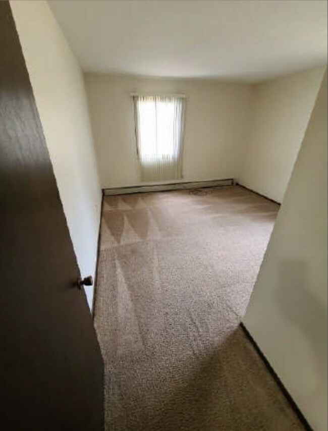 Typical bedroom - 1401 W 6th St