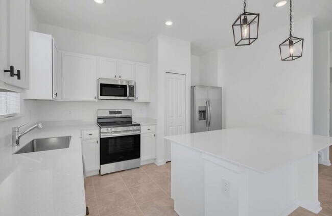 Building Photo - 2550 Skyline Lp