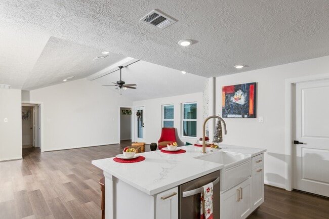 Foto del edificio - 6115 Lymbar Dr