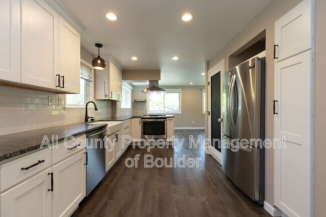 Foto del edificio - 7702 Essex Pl