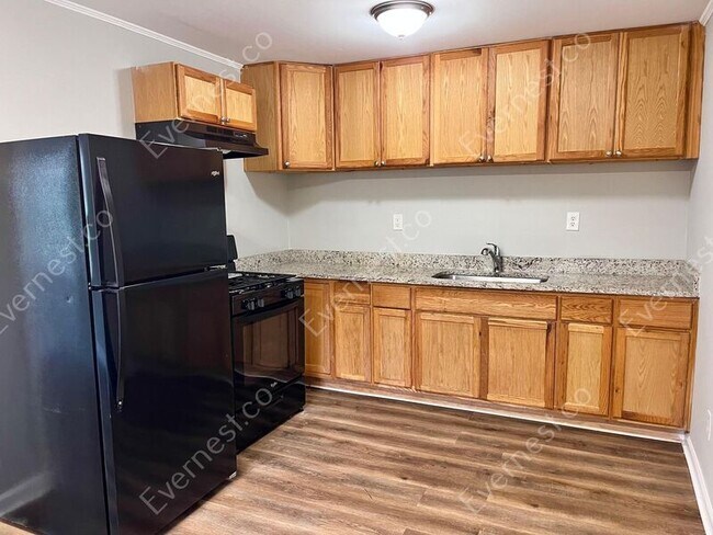 Building Photo - 4400 Welling Ave