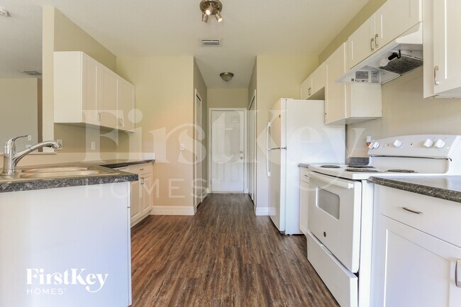 Building Photo - 2728 Parrot St