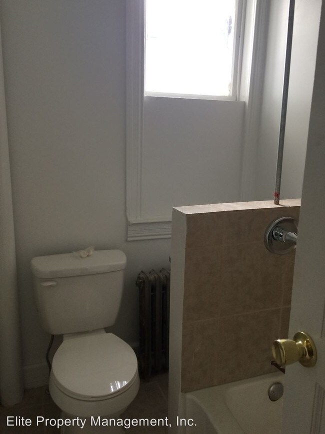 Building Photo - 3 br, 1 bath House - 1202 E. King St., Apt. 2