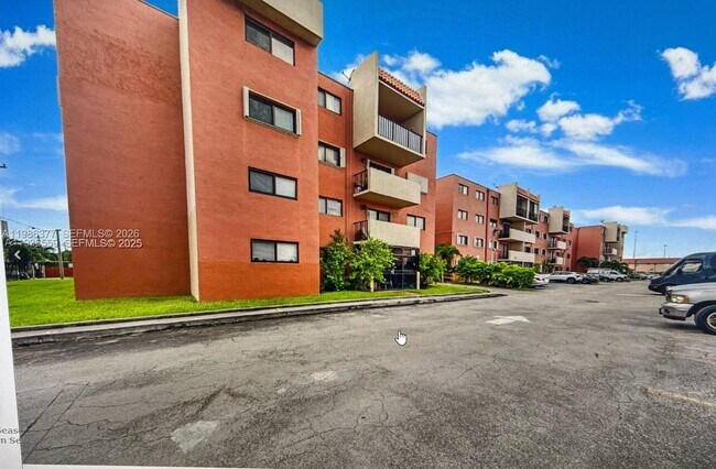 Foto del edificio - 8095 NW 8th St