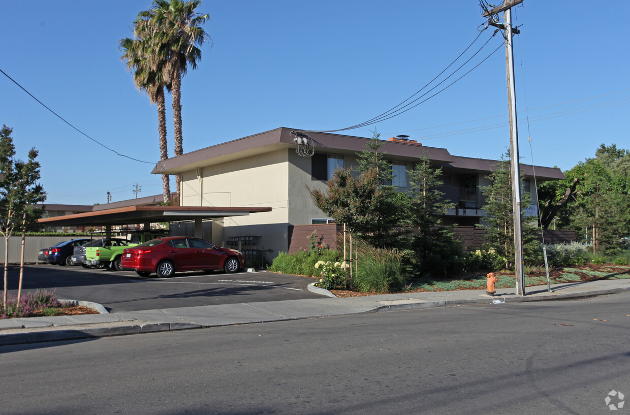 Primary Photo - Courtyard Village Apartments