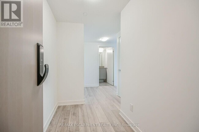 Photo du bâtiment - 3200 Dakota Cmn