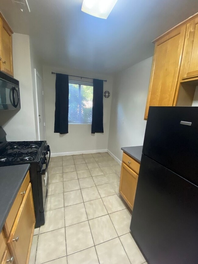 Foto del edificio - 1 bedroom-  NEW PAINT youtube video https:...