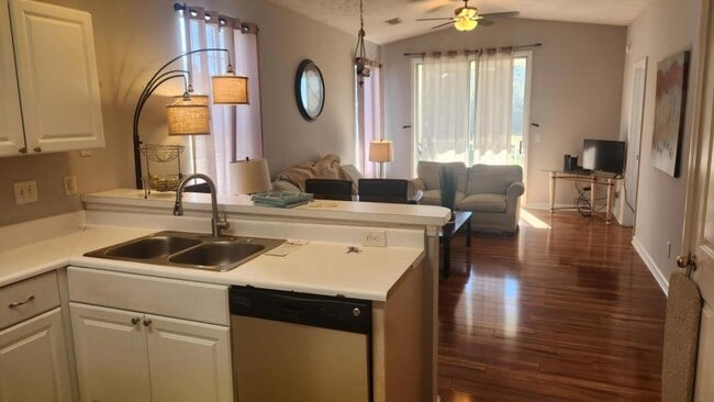 Building Photo - 476 River Oaks Dr