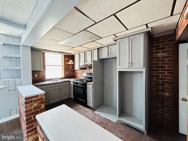 Building Photo - 6024 Shisler St