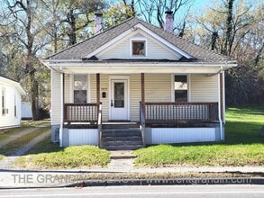 Building Photo - 1019 13th St SE