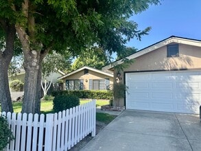 Building Photo - 1433 Bay Tree Dr