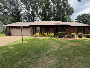 Building Photo - 119 Foxdell Cir