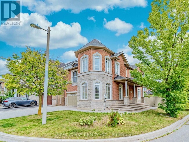 Building Photo - 2507 Nichols Dr