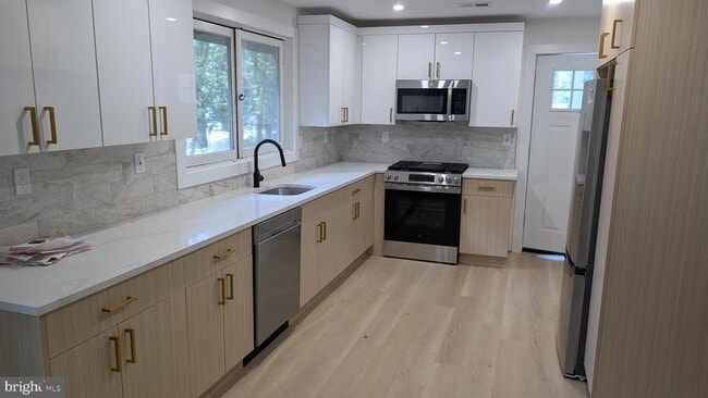 Building Photo - 555 Bilper Ave