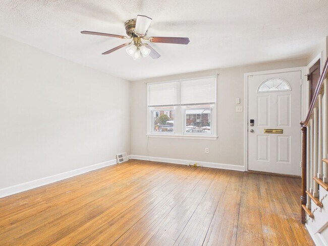 Foto del edificio - 2 Bedroom Single Family with Bonus Room