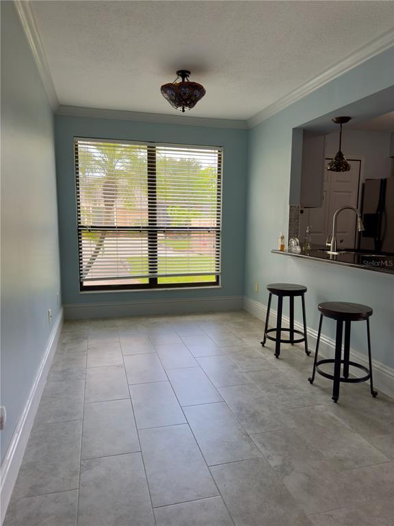 Building Photo - 601 Casa Park Court J