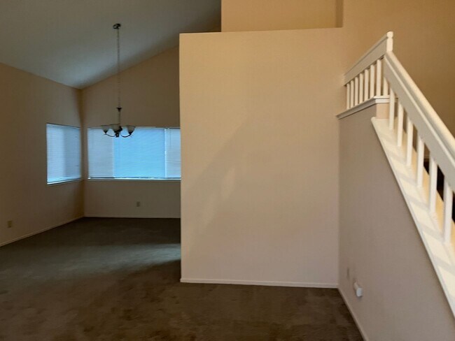 Building Photo - Beautiful Home